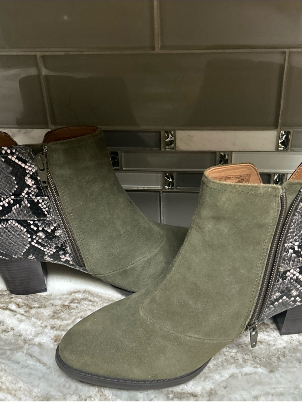 Vionic Naomi Snake Print Ankle Boots Size 8.5 Olive Green Suede Block Heel Zip